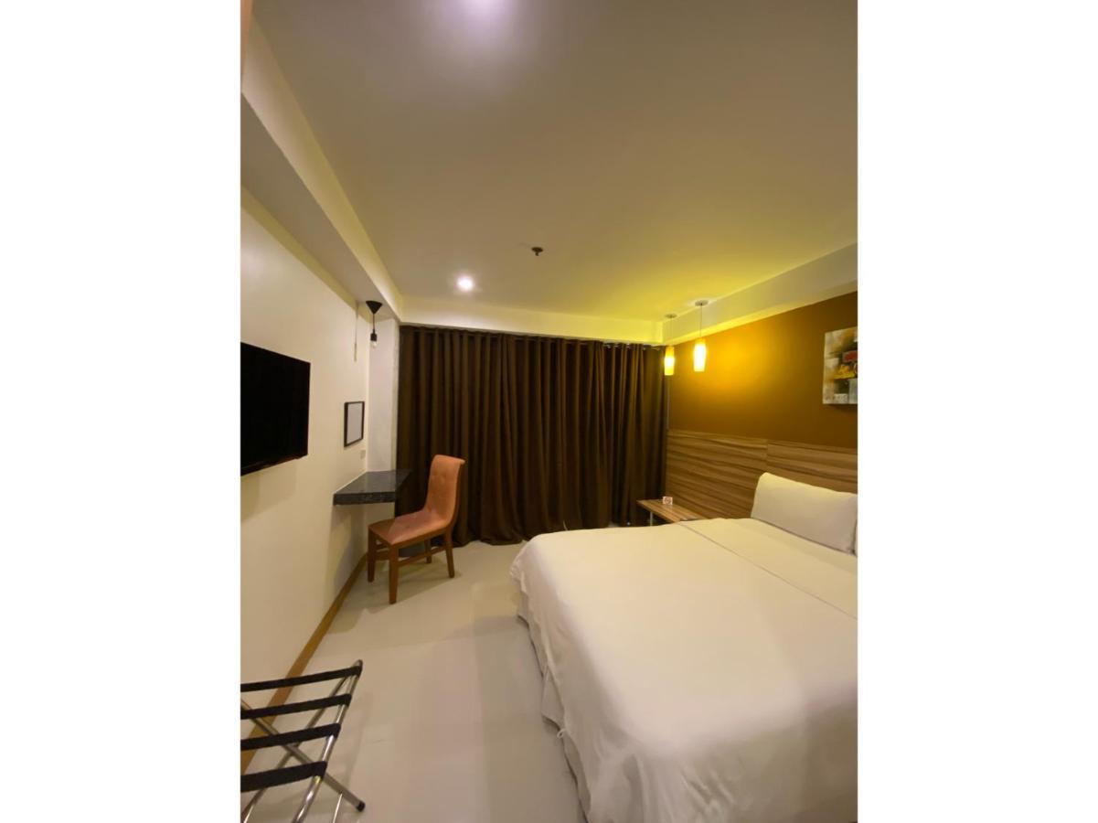 Capital O 820 Guijo Suites Makati Manila Exterior photo